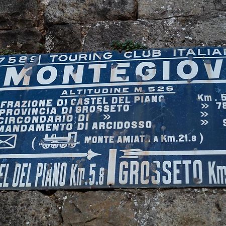 Casa Angolo Cantina Nel Castello Montegiovi Buitenkant foto