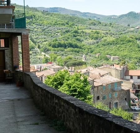 Casa Angolo Cantina Nel Castello Montegiovi Buitenkant foto
