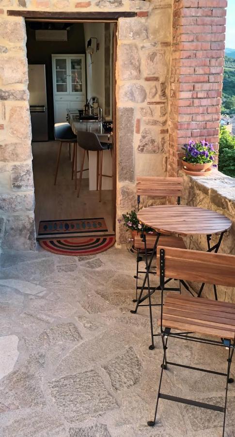 Casa Angolo Cantina Nel Castello Montegiovi Buitenkant foto