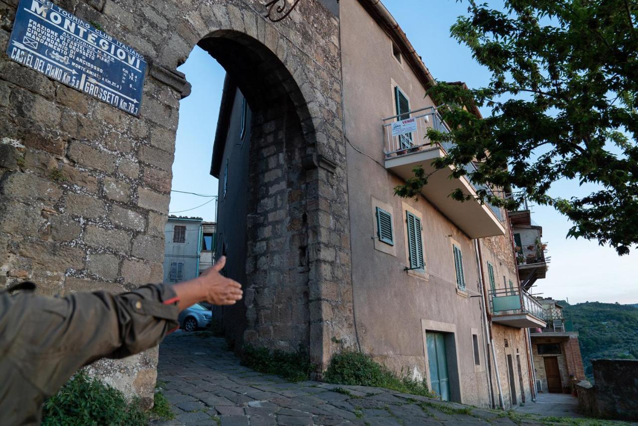 Casa Angolo Cantina Nel Castello Montegiovi Buitenkant foto