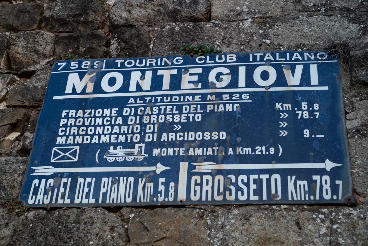 Casa Angolo Cantina Nel Castello Montegiovi Buitenkant foto