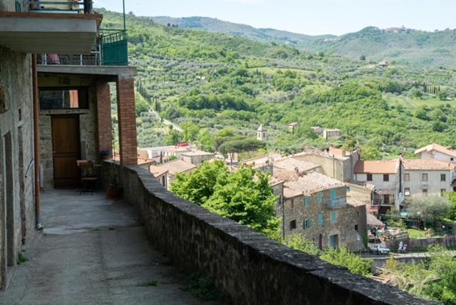 Casa Angolo Cantina Nel Castello Montegiovi Buitenkant foto