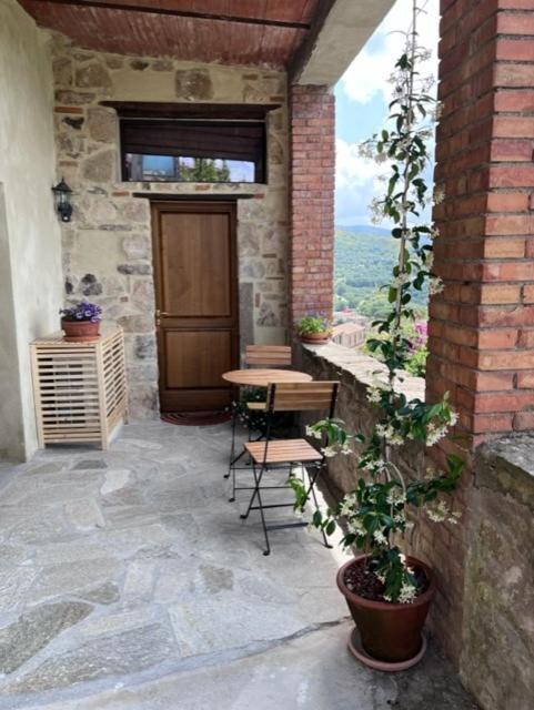 Casa Angolo Cantina Nel Castello Montegiovi Buitenkant foto